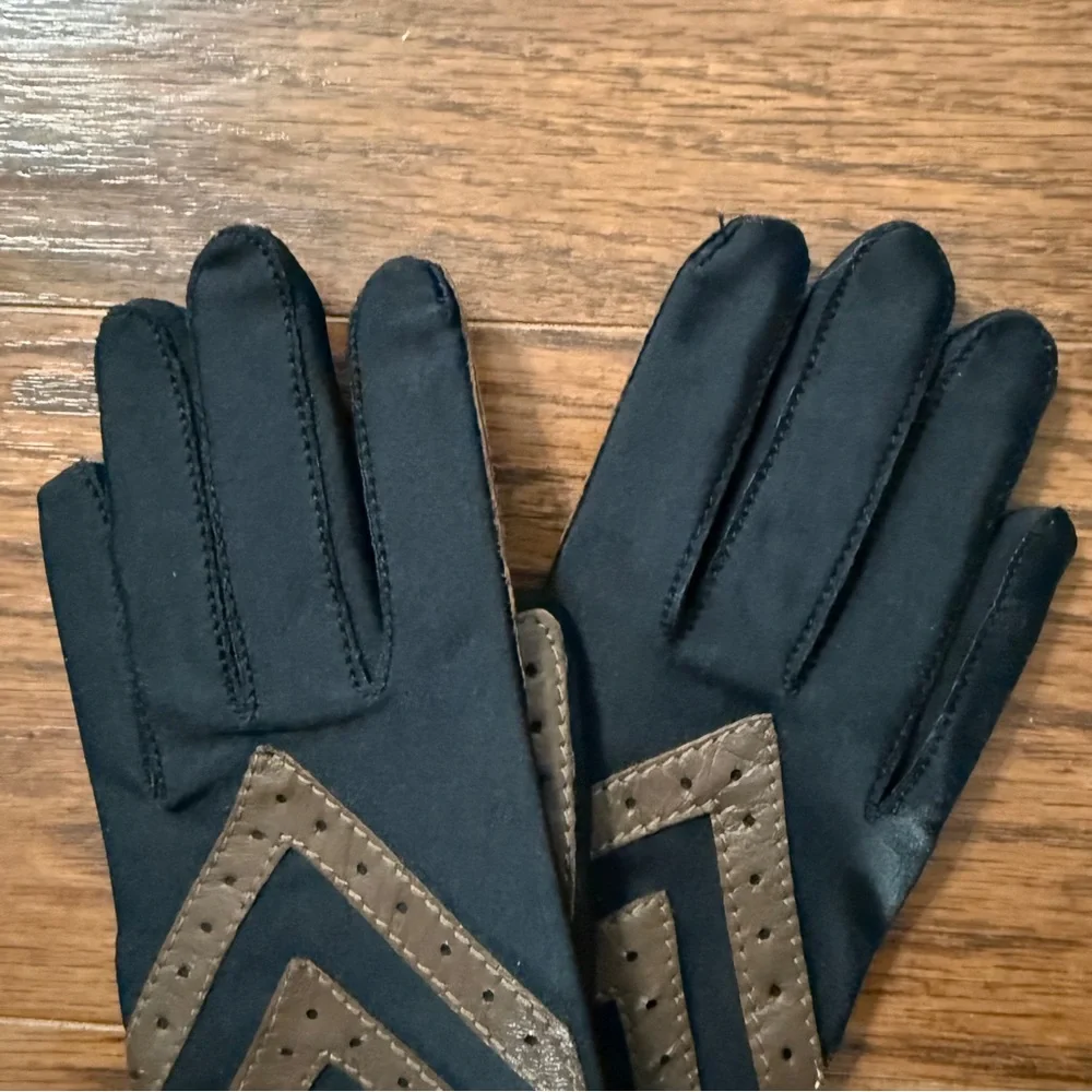 Isotoner Aris Black Mink Gloves One Size New in Box - Picture 2 of 11